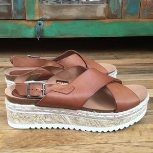 Five Worlds Juniper platform sandals